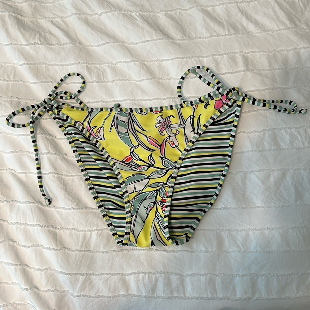 Piha reversible bikini bottoms in size US 6